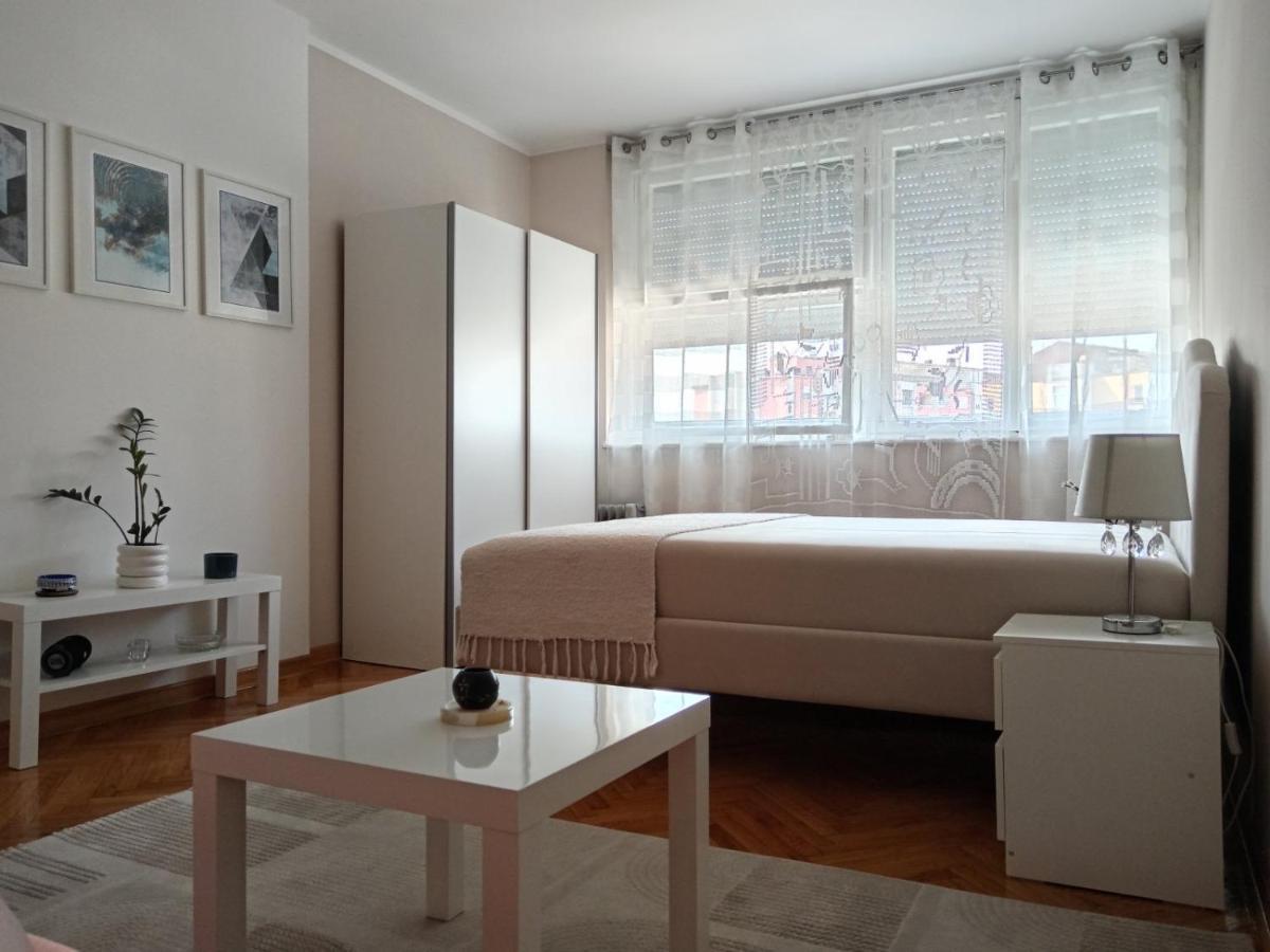 Red Square Apartment *